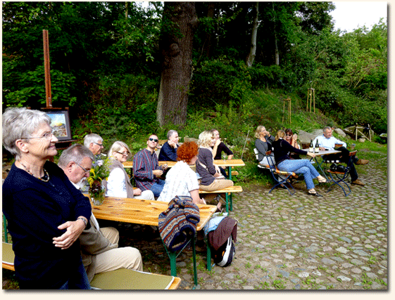 Zahlreiche Besucher bei der Eröffnung